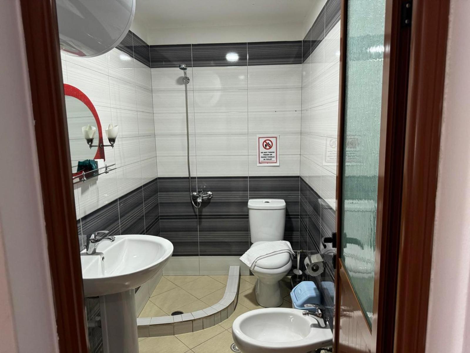 Vlora Villa * Vlorë