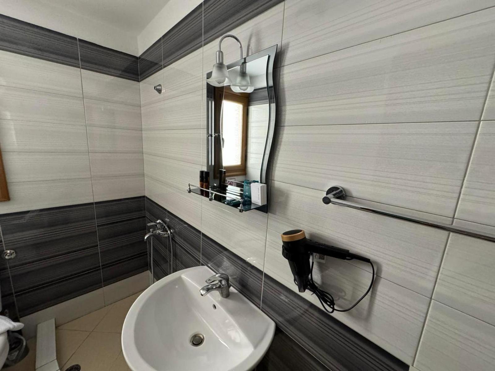 Vlora Villa * Vlorë